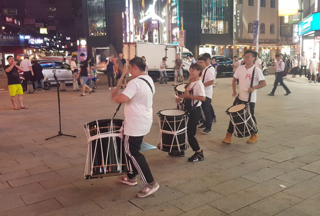 Street Performers Ximen