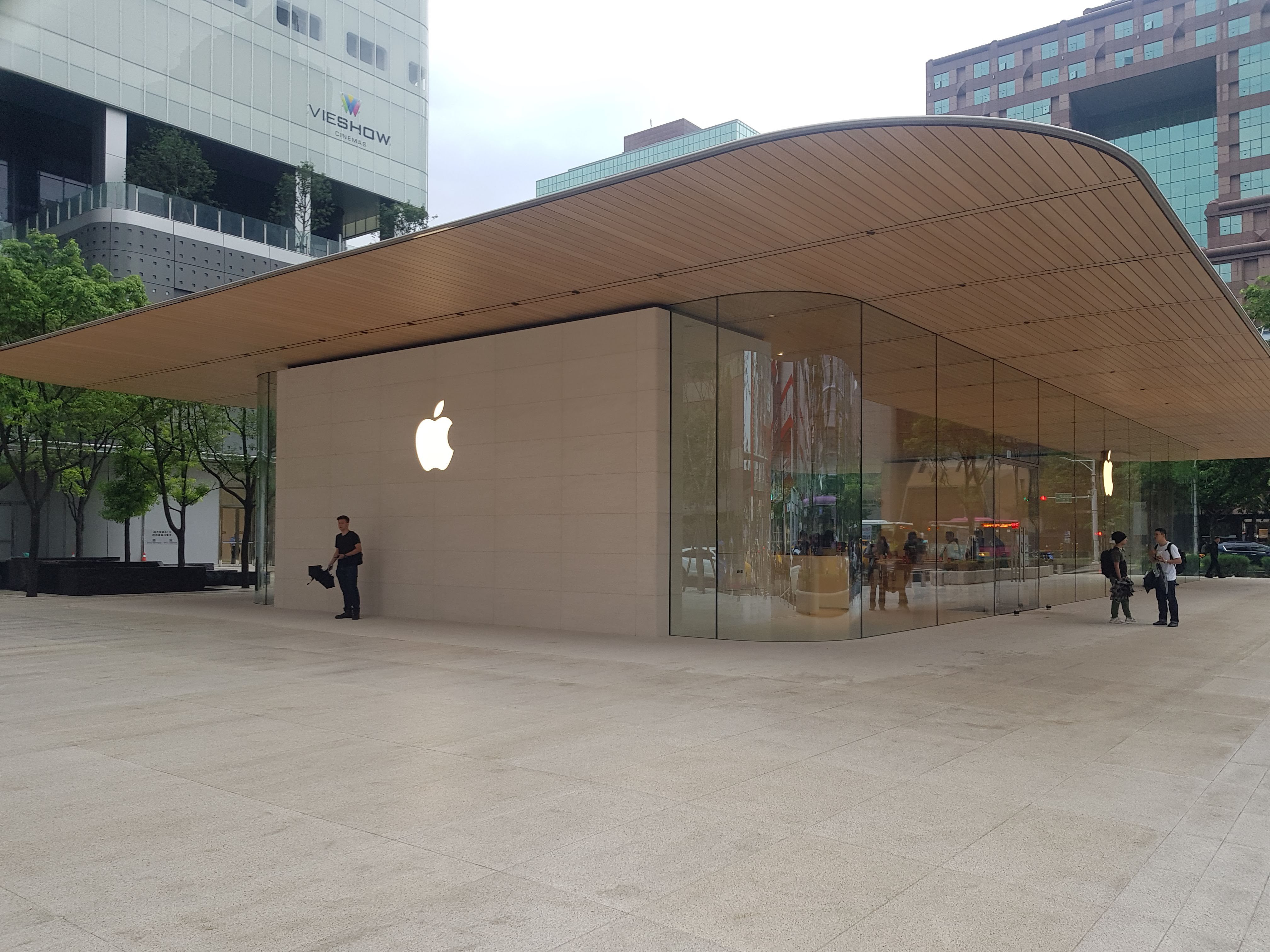 Buy an iPhone at the Modern Xinyi Apple Store - Taipei Travel Geek