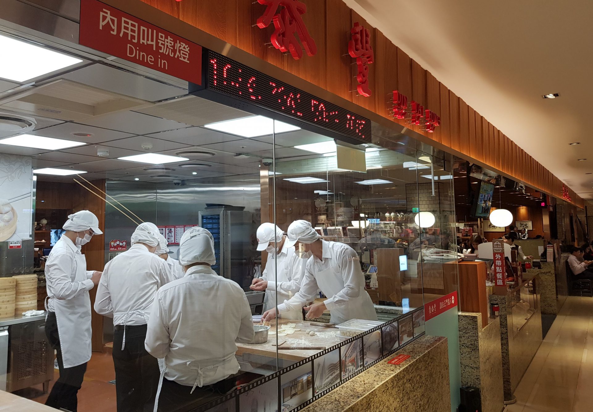 How to Avoid the Queues at Din Tai Fung - Taipei Travel Geek